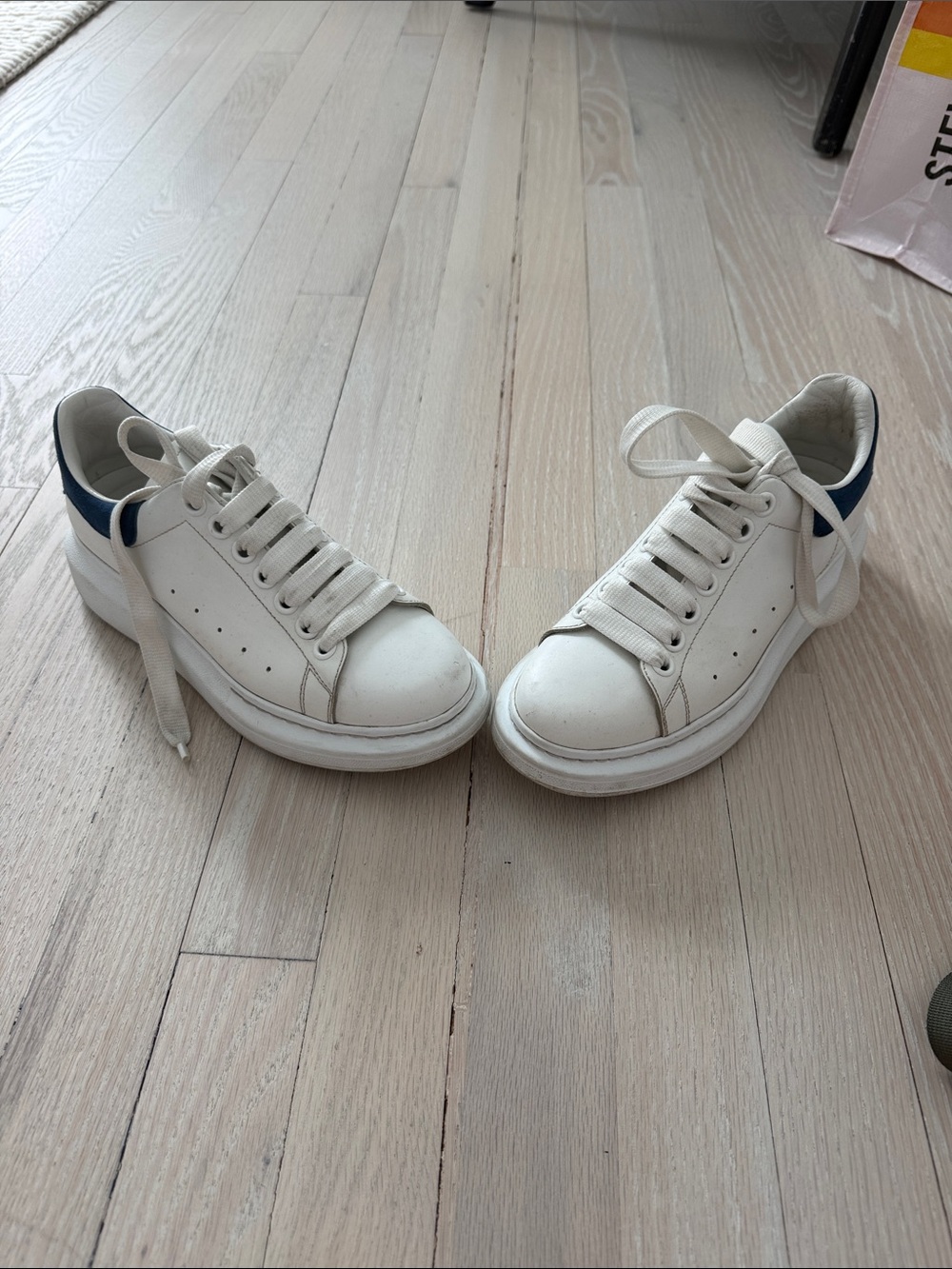 Alexander McQueen Kids White Sneakers with Navy Heel